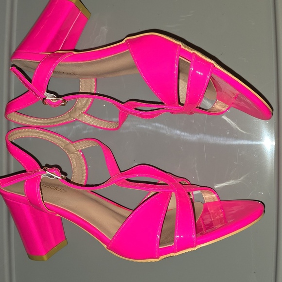 SEKAYISORE Shoes - (J31) NEW SEKAYISORE women's cross strap sandals in hot pink